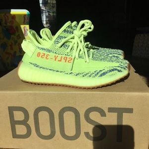 Yeezy boost 350 v2 frozen yellow size 5 women's NWT Yeezy boost 350 v2 frozen yellow size 5 women's NWT
